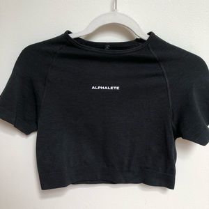 Alphalete Amplify Crop Top in Jet Black (M)